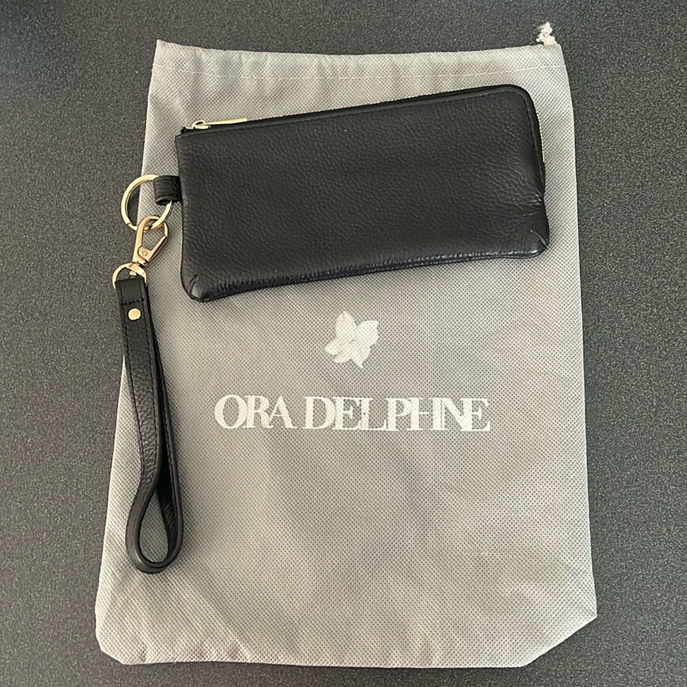 Ora Delphne Leather Wristlet